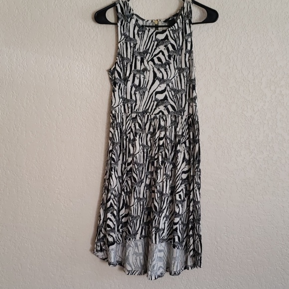 H&M Dresses & Skirts - 100% cotton H&M Zebra-patterned Sleeveless Dress